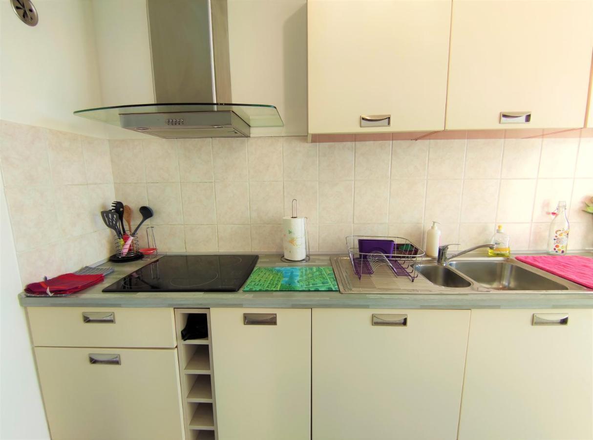 6 Appartements Et 4 Adresses A Mi-Chemin Entre Le Vieux Port Et L Ile De Re La Rochelle  Buitenkant foto