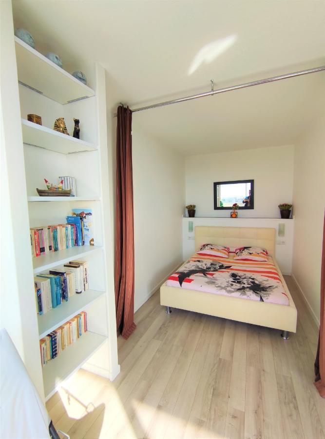 6 Appartements Et 4 Adresses A Mi-Chemin Entre Le Vieux Port Et L Ile De Re La Rochelle  Buitenkant foto