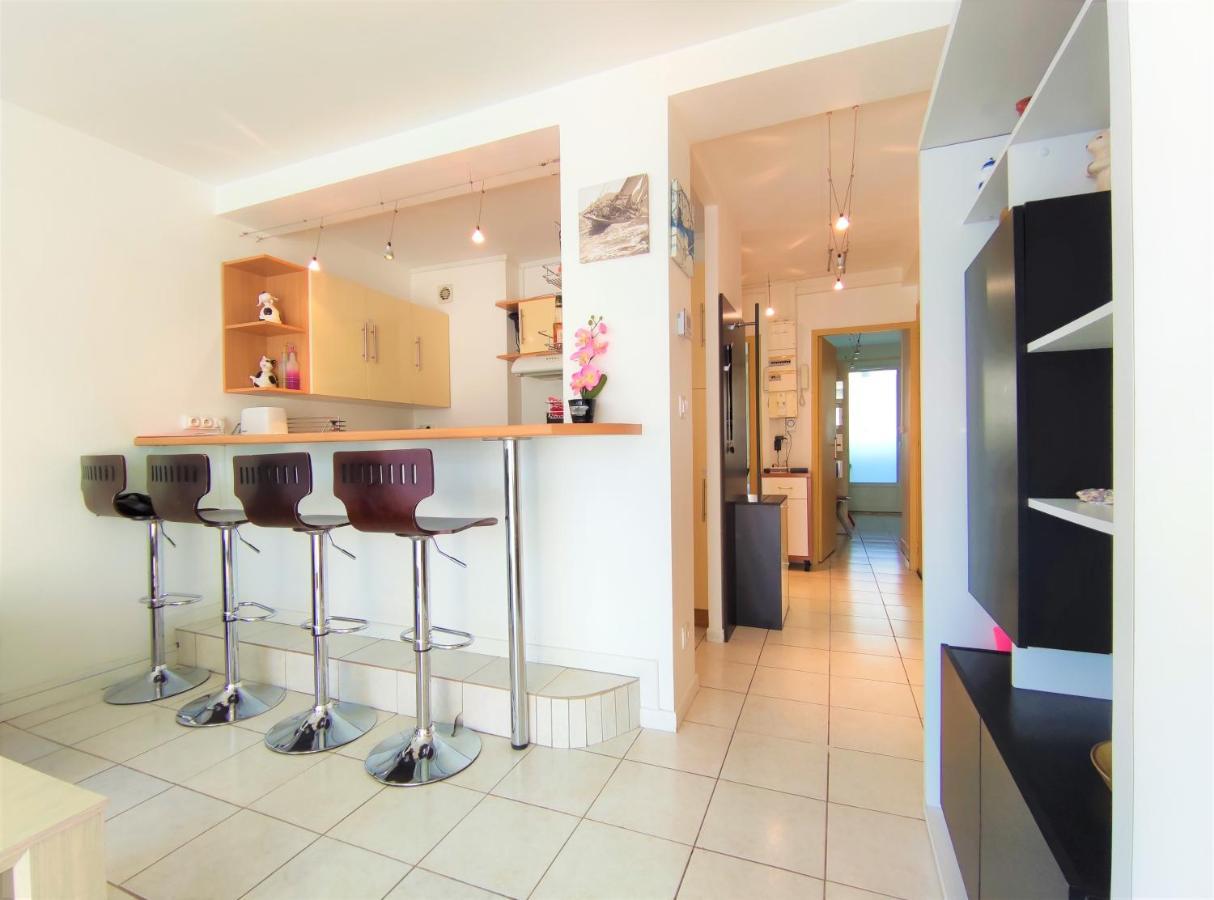 6 Appartements Et 4 Adresses A Mi-Chemin Entre Le Vieux Port Et L Ile De Re La Rochelle  Buitenkant foto