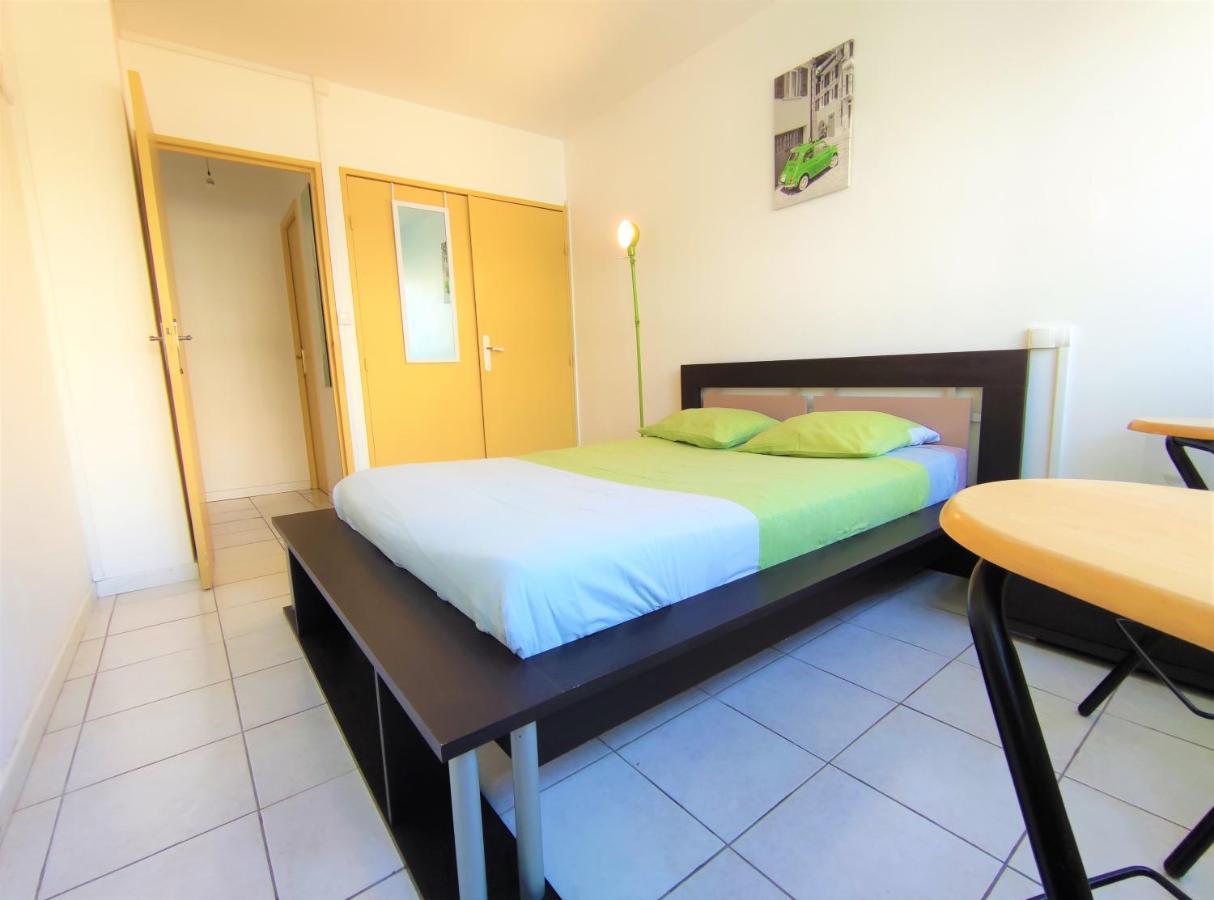 6 Appartements Et 4 Adresses A Mi-Chemin Entre Le Vieux Port Et L Ile De Re La Rochelle  Buitenkant foto