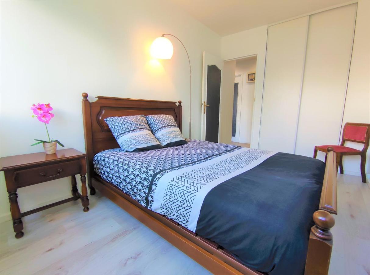 6 Appartements Et 4 Adresses A Mi-Chemin Entre Le Vieux Port Et L Ile De Re La Rochelle  Buitenkant foto