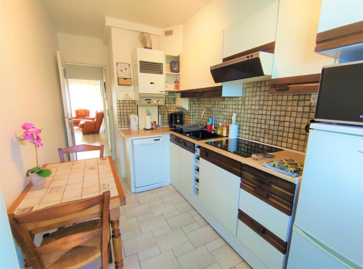 6 Appartements Et 4 Adresses A Mi-Chemin Entre Le Vieux Port Et L Ile De Re La Rochelle  Buitenkant foto