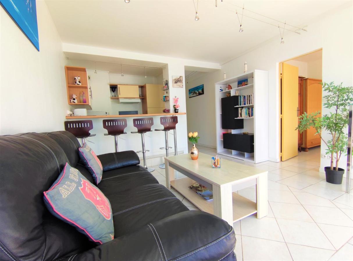 6 Appartements Et 4 Adresses A Mi-Chemin Entre Le Vieux Port Et L Ile De Re La Rochelle  Buitenkant foto