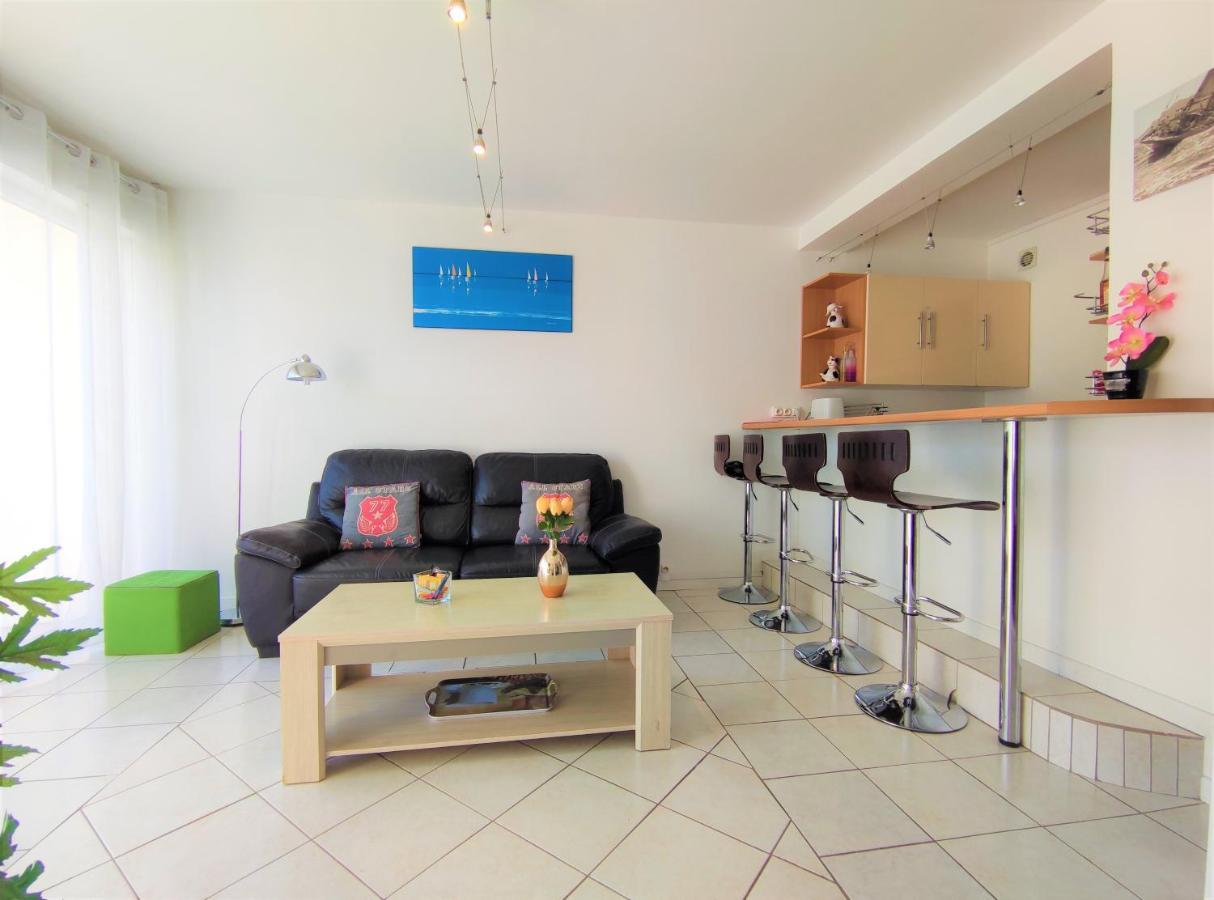 6 Appartements Et 4 Adresses A Mi-Chemin Entre Le Vieux Port Et L Ile De Re La Rochelle  Buitenkant foto