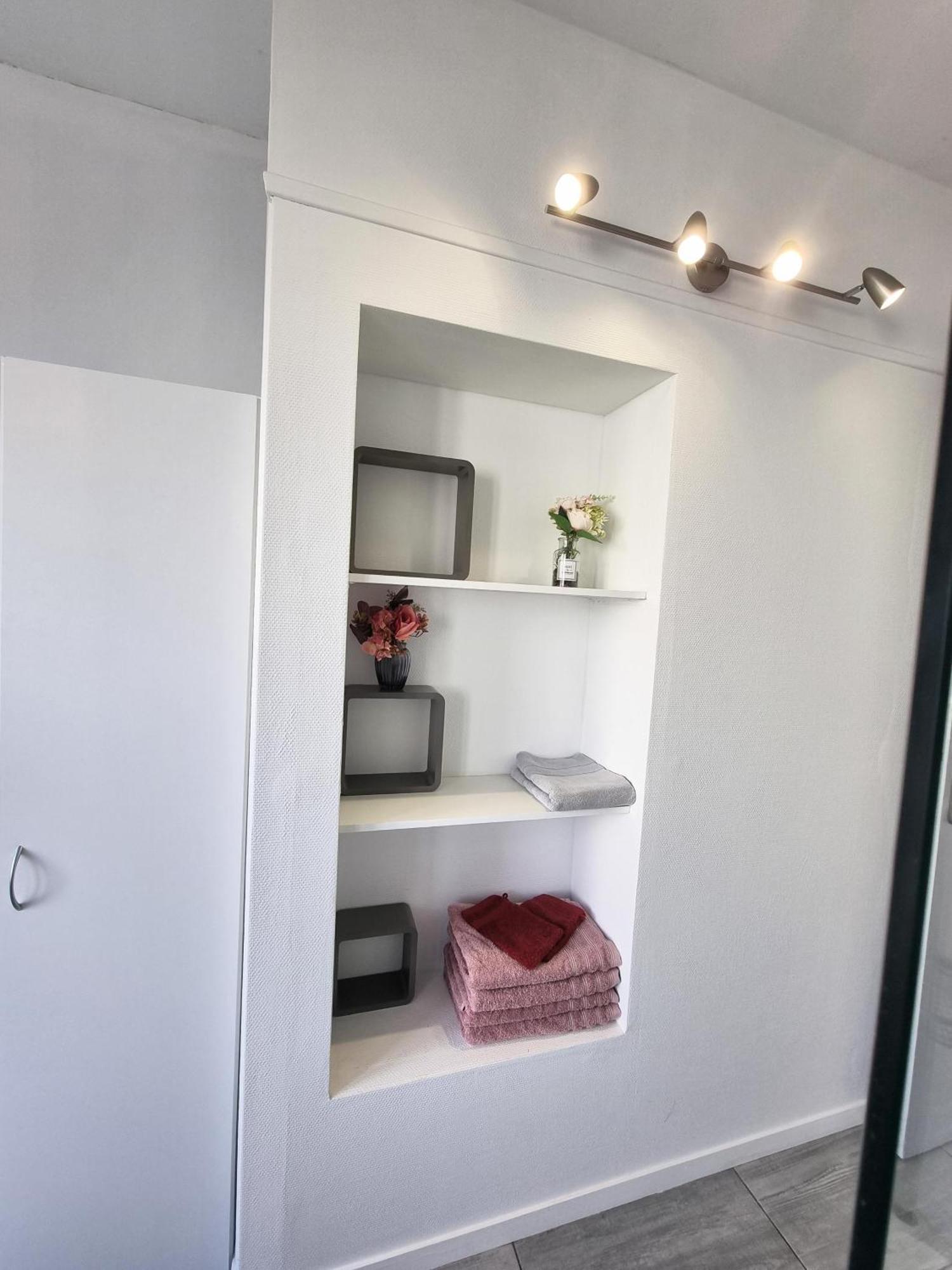 6 Appartements Et 4 Adresses A Mi-Chemin Entre Le Vieux Port Et L Ile De Re La Rochelle  Buitenkant foto