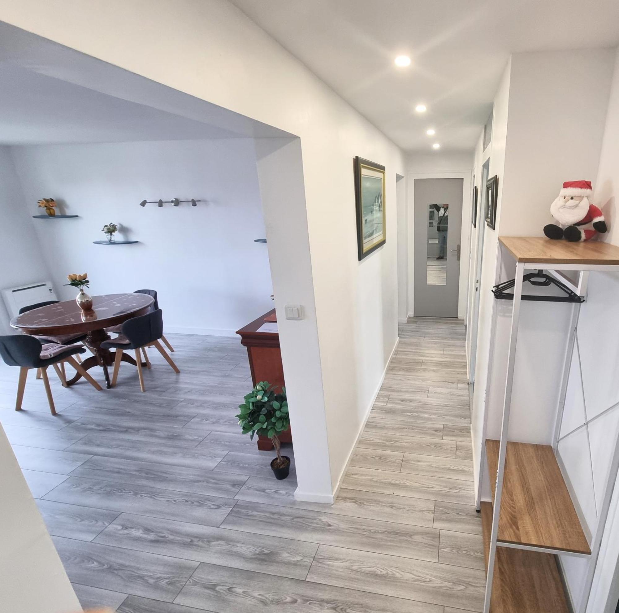 6 Appartements Et 4 Adresses A Mi-Chemin Entre Le Vieux Port Et L Ile De Re La Rochelle  Buitenkant foto